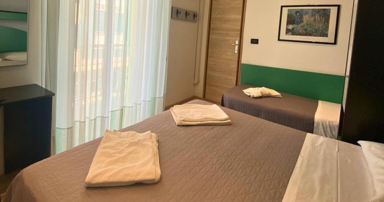 Hotel Tre Stelle リミニ エクステリア 写真