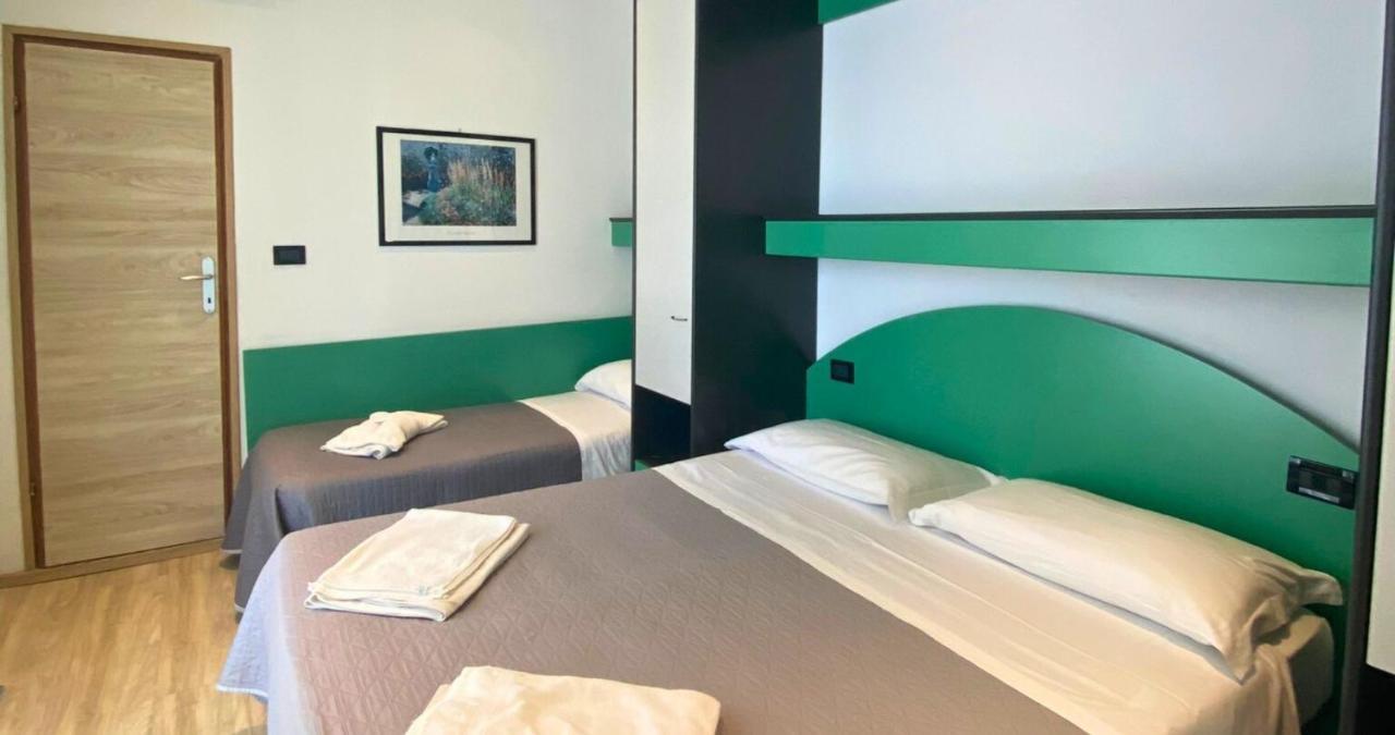 Hotel Tre Stelle リミニ エクステリア 写真